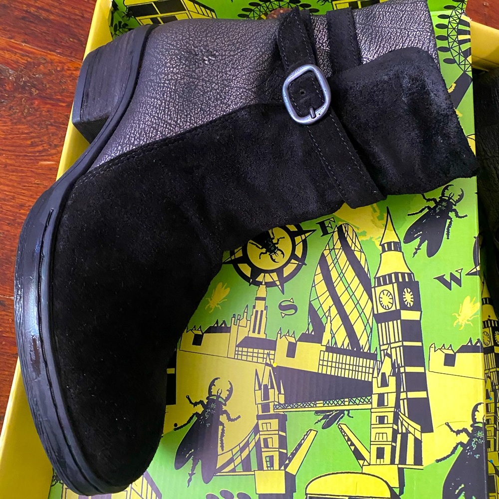 Fly 🪰 London ankle boots ready for fall